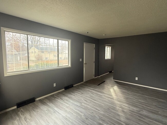 Photo - Cozy Three-Bedroom Bungalow in Davenport!