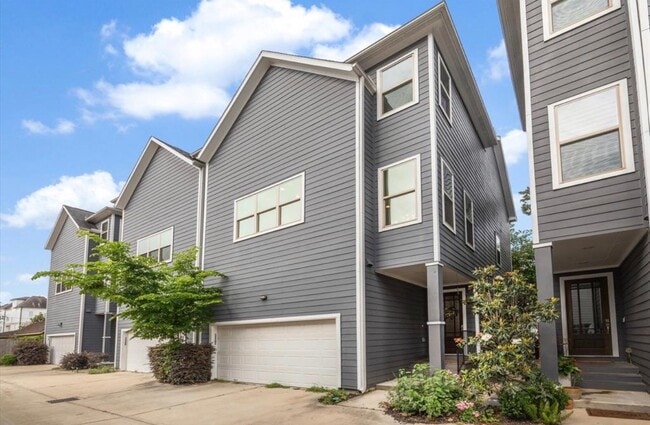 Building Photo - 1230 W 25th St