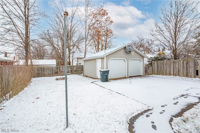 Photo - 535 N Firestone Blvd