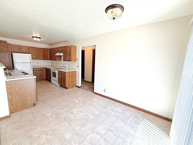 Photo - 2101 Mittelstadt Ln