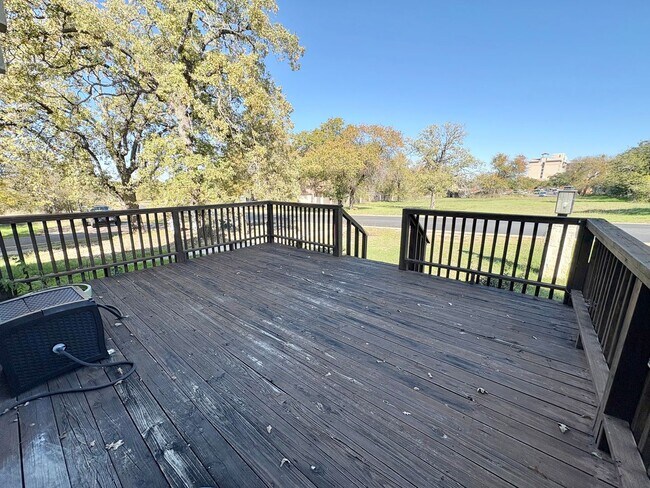 Photo - Updated 2-Story Townhouse in Horseshoe Bay – 2 Bed, 2.5 Bath, Covered Parking!