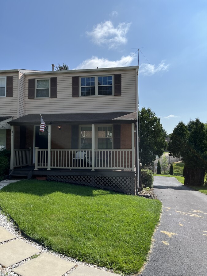 Front of house - 577 Pine Line Dr Townhome