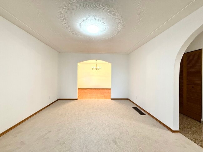 Photo - Unit 1-100 Taymall Street Hamilton Ontario L8W 1Z4