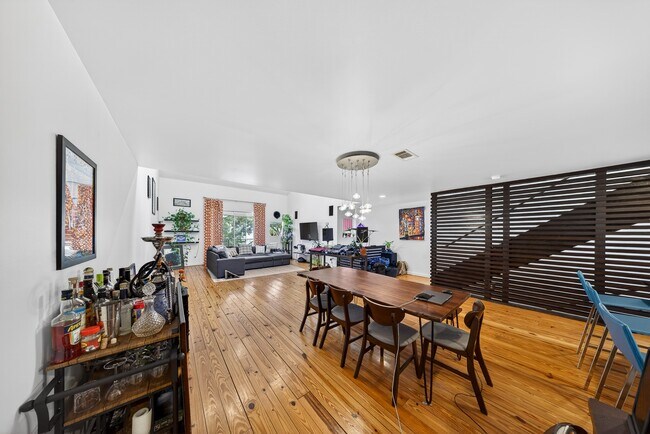 Photo - 2809 Crawford St