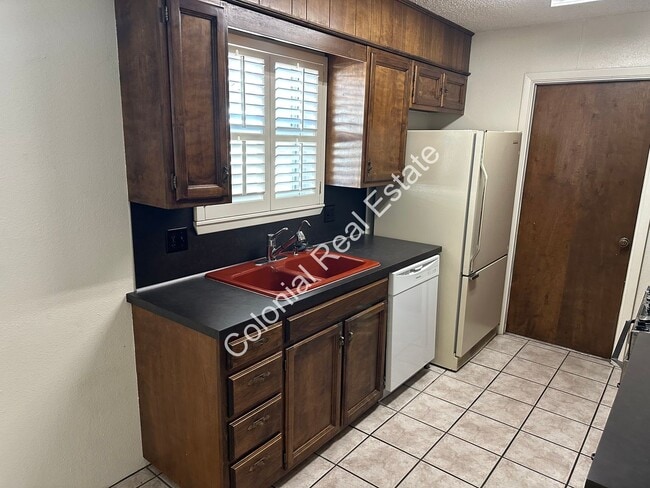 Photo - Spacious and Unique 2 Bedroom, 2 Bathroom Home with Wet Bar Area!