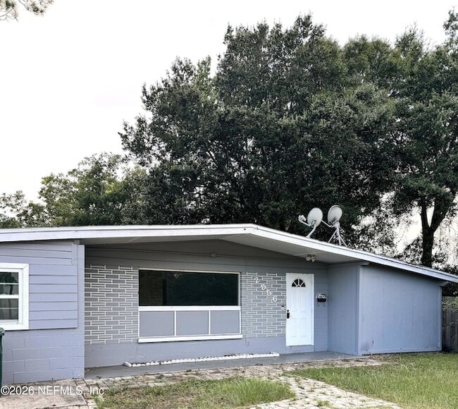 Building Photo - 2856 Beachwood Blvd