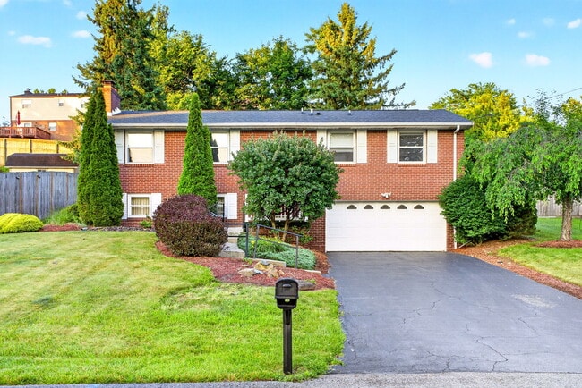 Photo - 436 Sharon Rd