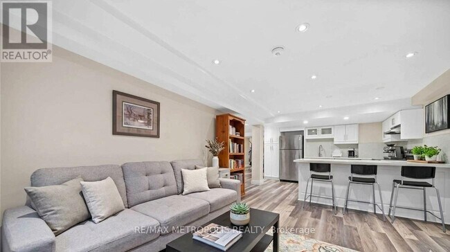 Photo - 214 Stonemanor Ave