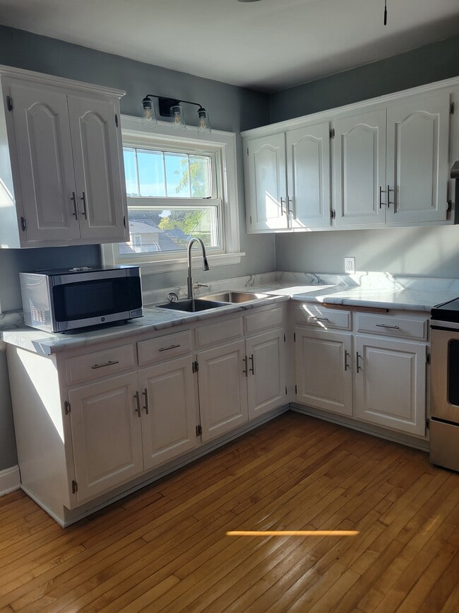 Building Photo - 714 S 2nd Ave Unit Upper
