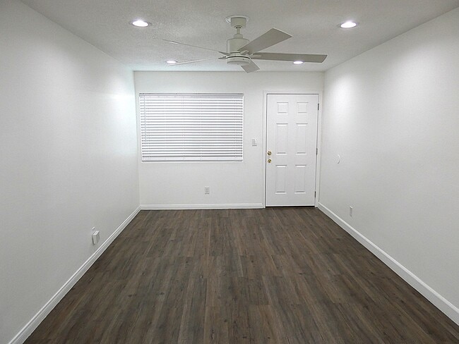 Photo - 720 Bartlett St