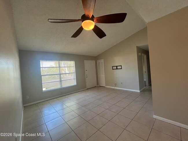 Photo - 843 Emden Ave NW