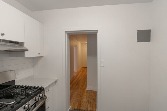Photo - 4585 Av. Dupuis Unit 2