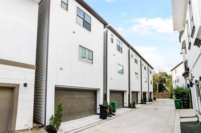 Photo - 211 Milby St