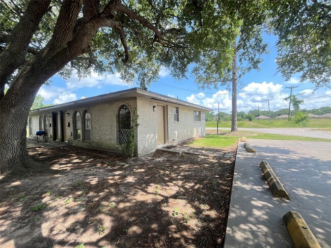 Building Photo - 3021 Sycamore Ave Unit 1 Rental