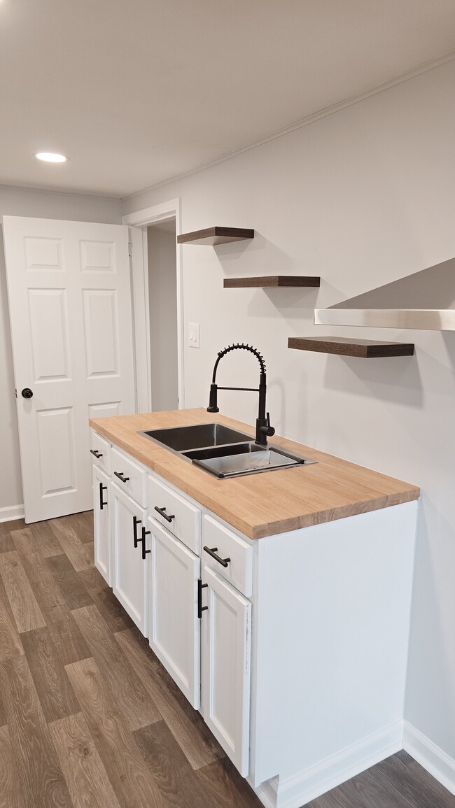 Photo - 64 Spruce St