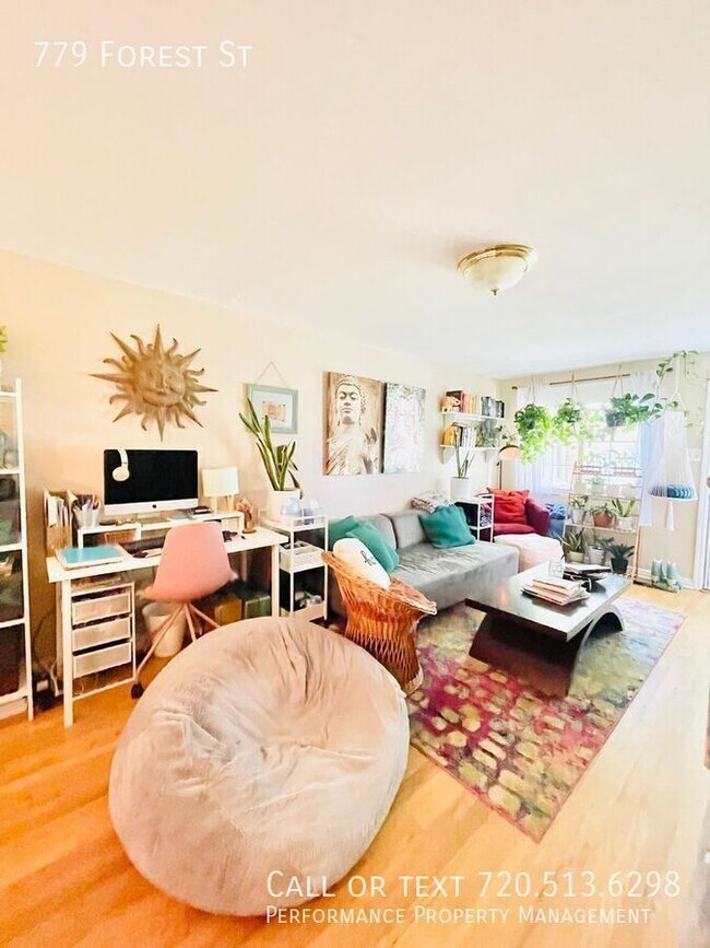 Photo - 779 Forest St