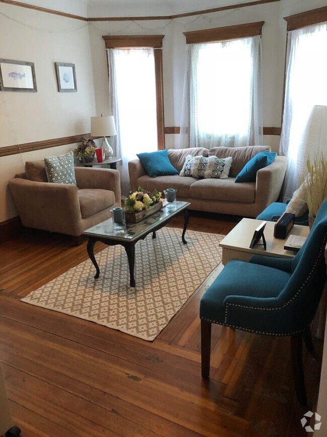 Building Photo - 151 Elm St Unit 1 Rental