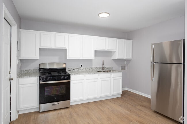 3BR, 1BA - 950SF - Kitchen