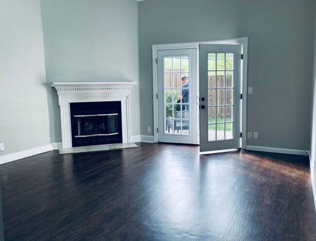 Photo - 327 Yorkshire Cir