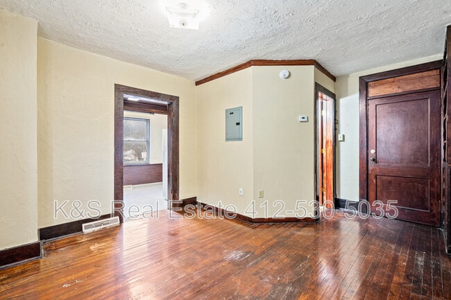 Photo - 531 Main St
