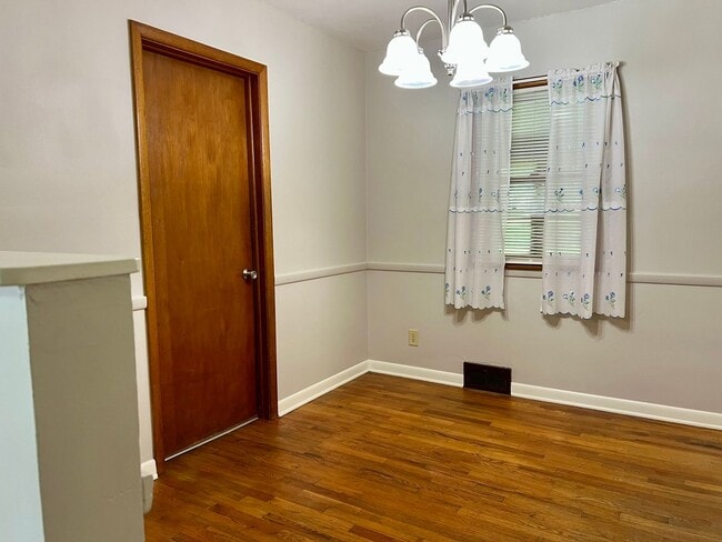Photo - 2 Bedroom, 1 Bath in central Springfield