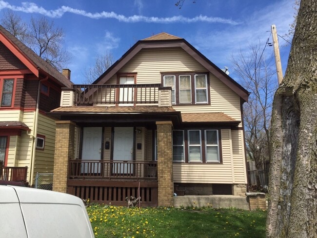 Building Photo - 3716 W Roberts St Unit 3718 Rental
