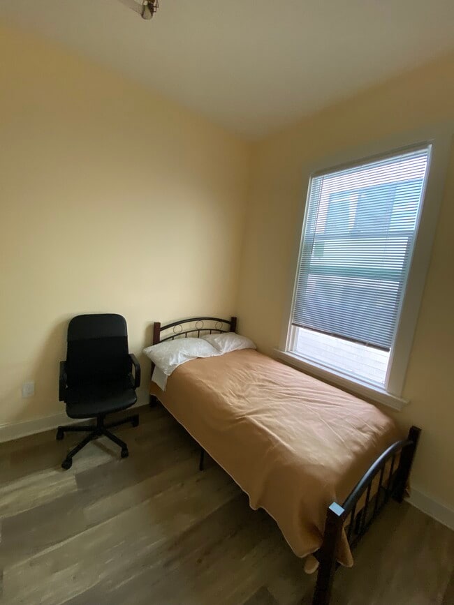 Building Photo - 1449 Powell St Unit 1 Rental