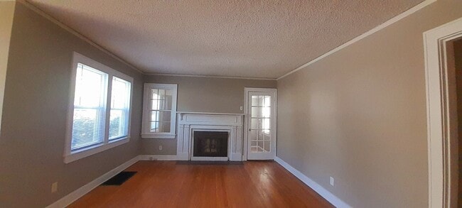 202 N Howell Ave