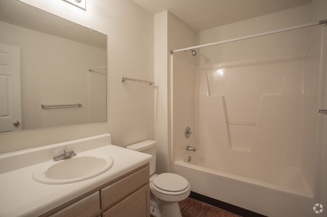 2BR,2BA,932SF