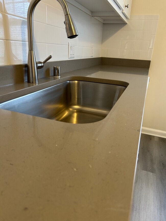 Photo - 318 E Henry Clay St