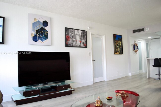 Photo - 3725 S Ocean Dr Unit 423