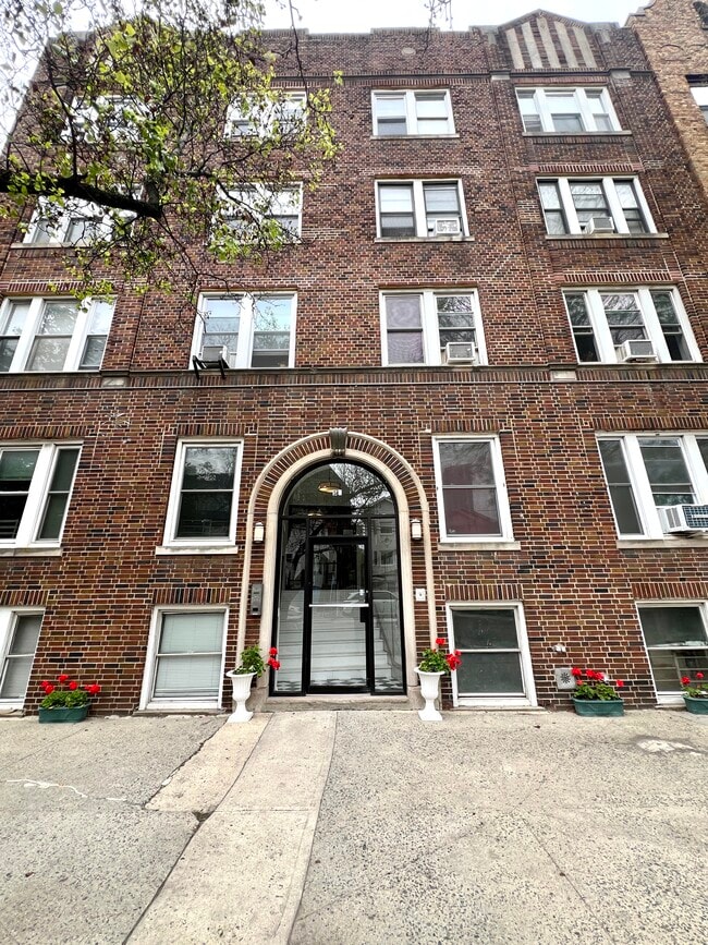Building Photo - 57 Corbin Ave Unit 45