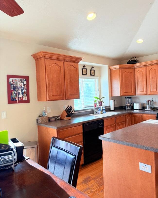 Photo - 351 N 1480 E