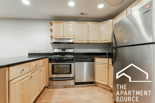 Building Photo - 3216 N Racine Ave Unit G