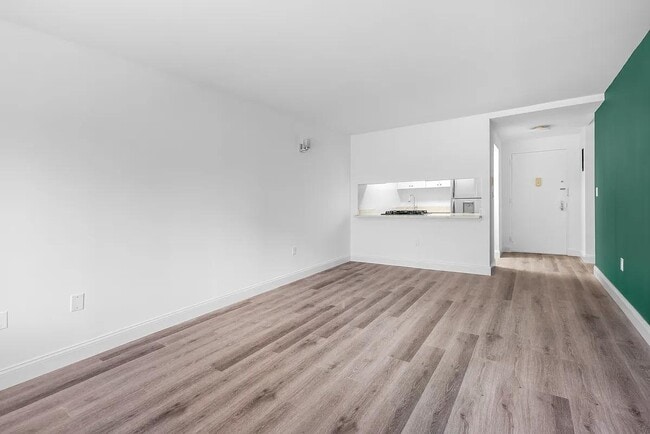 Photo - 280 Rector Pl