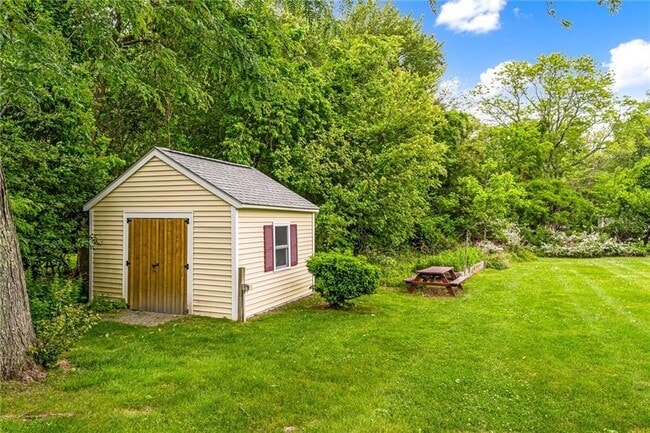 Photo - 33 Upland Way