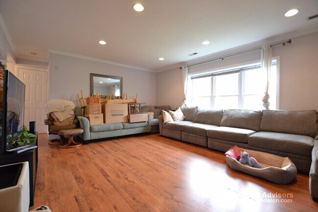 Photo - 140 Newton St Unidad 4