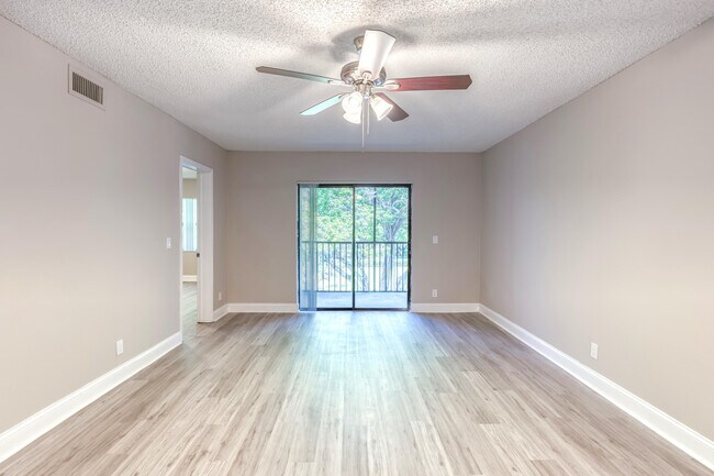 Photo - 230 SE 10th St