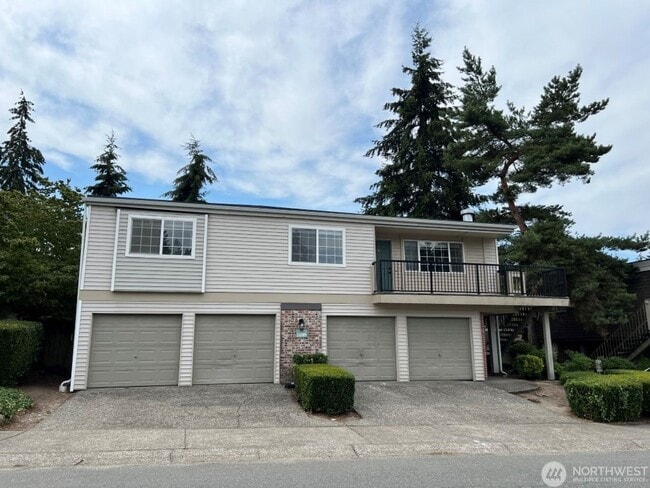 Building Photo - 14309 NE 7th Pl Unit 3