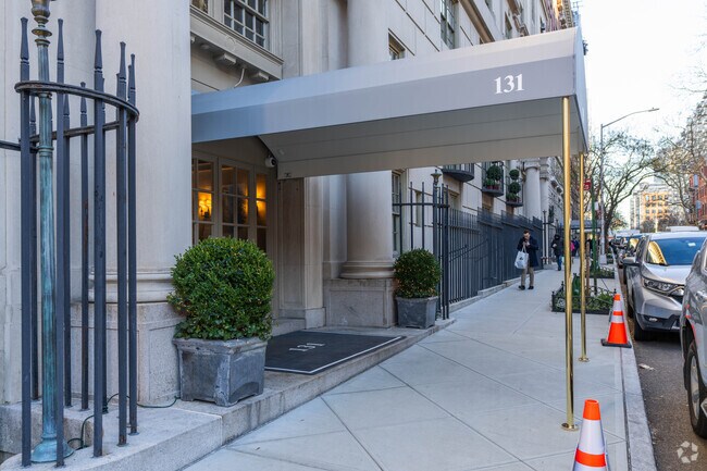 Photo - The Studio Building