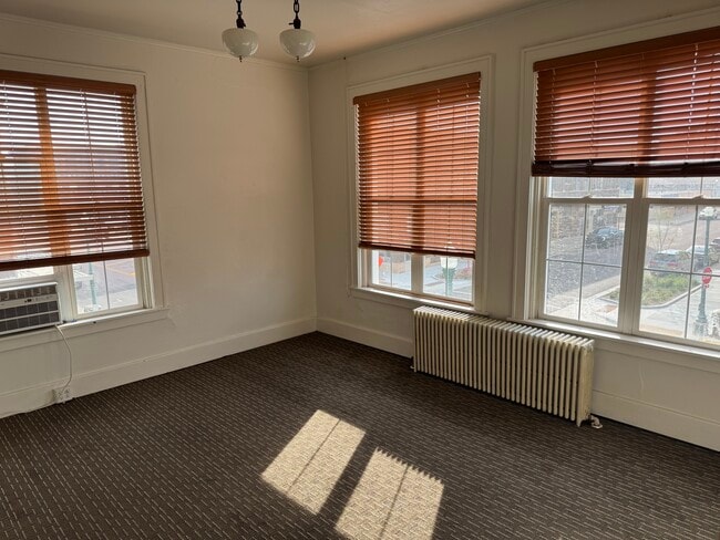 Building Photo - Midtown Mall Unit 3