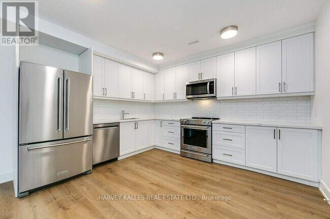 Photo - 471 Oriole Pkwy Unit B