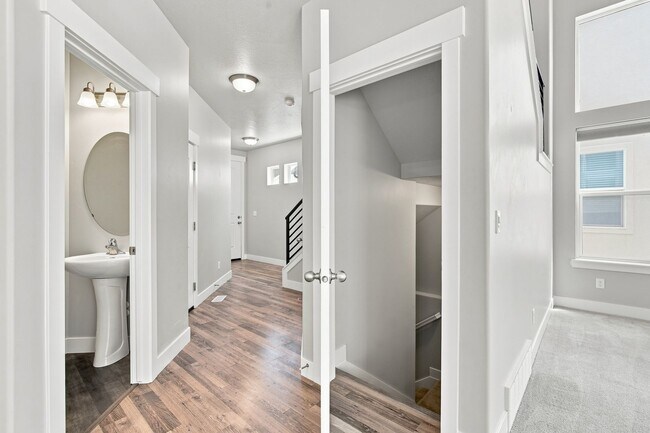 Photo - Great 3 Bed 3.5 Bath Townhome in Bluffdale!!