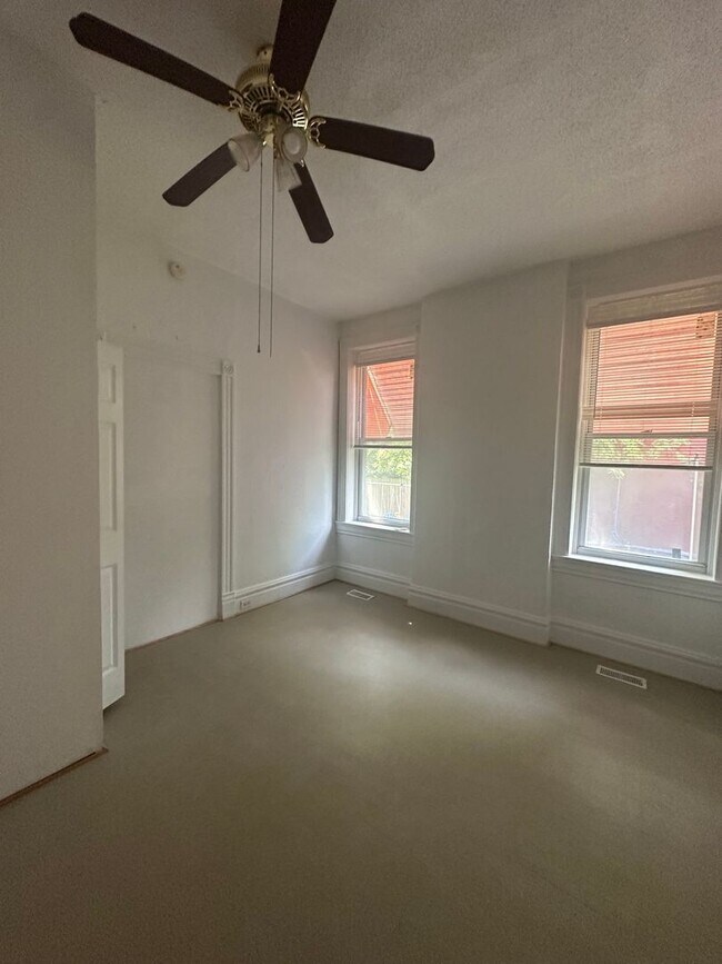Photo - Amazing 2 Bedroom 1 Bathroom Home