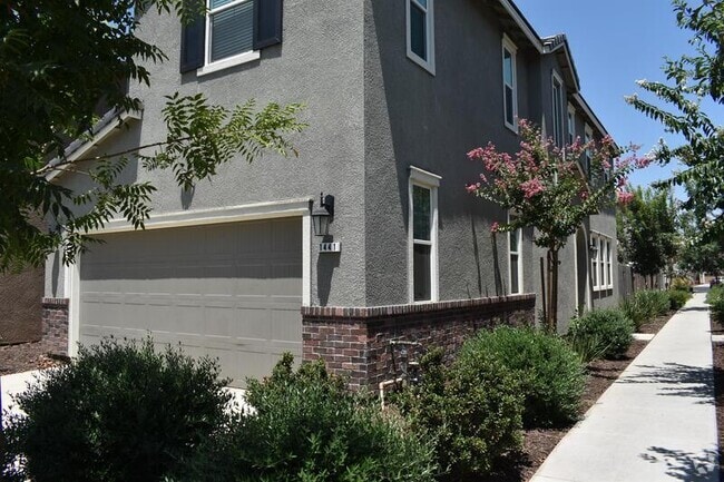 Building Photo - 1441 Bianchi Ln Rental