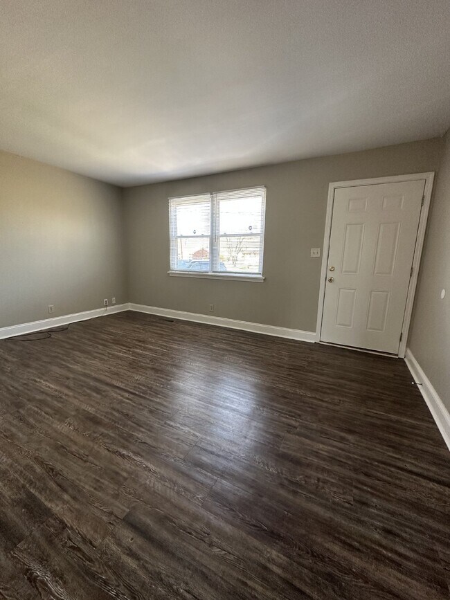 Photo - 335 Woodale Dr