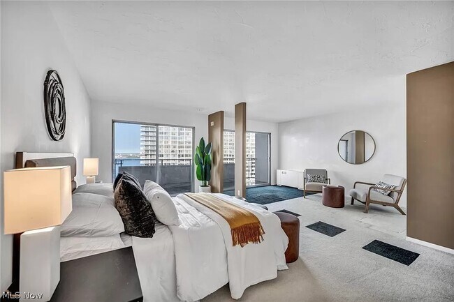 Photo - 12900 Lake Ave Unidad Penthouse 3
