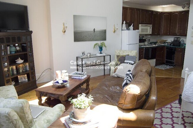 Photo - 137 Beacon St