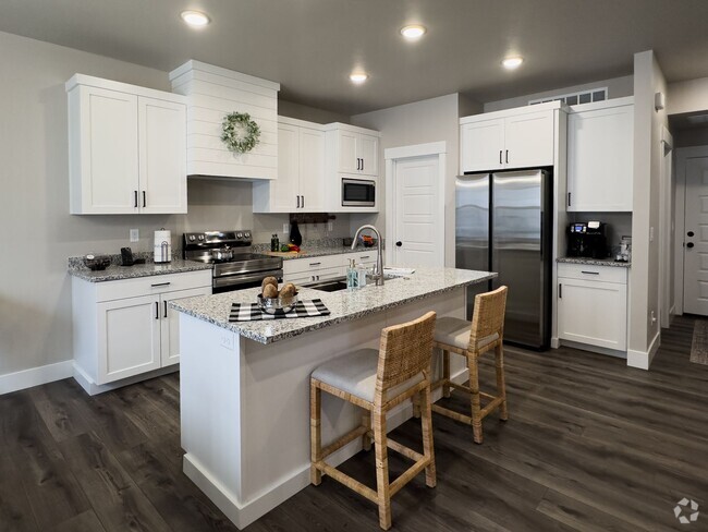 Building Photo - Beautiful new construction townhome for re...