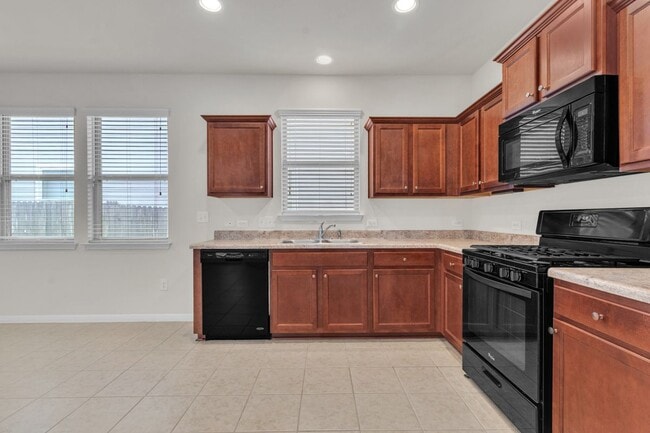 Photo - 535 Twisted Oaks Ln